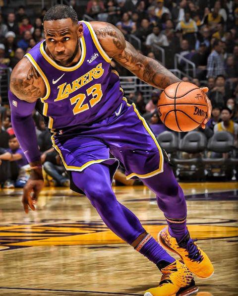 诺伊尔：乌尔比希一定会接替我的位置；我想慢慢考虑未来（诺伊尔肯定乌尔比希将接班，个人未来将从长计议）