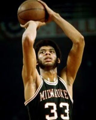 劳动1923主帅比赛中突发疾病去世，塞尔维亚足协发文致哀（劳动1923主教练比赛中突发疾病离世，塞尔维亚足协发文哀悼）