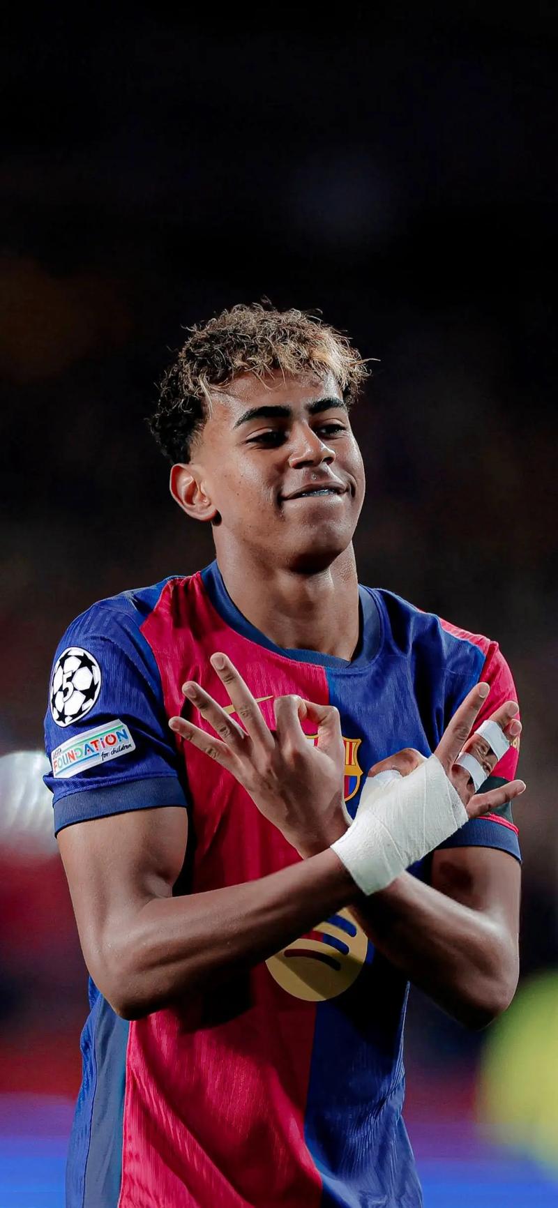 拓记为杨瀚森炮轰裁判荒唐！美媒再赞顶级策应天赋 斯帅回应显得无奈（拓记替杨瀚森怒批荒唐判罚，美媒再度盛赞顶级策应天赋，斯帅回应颇显无奈）