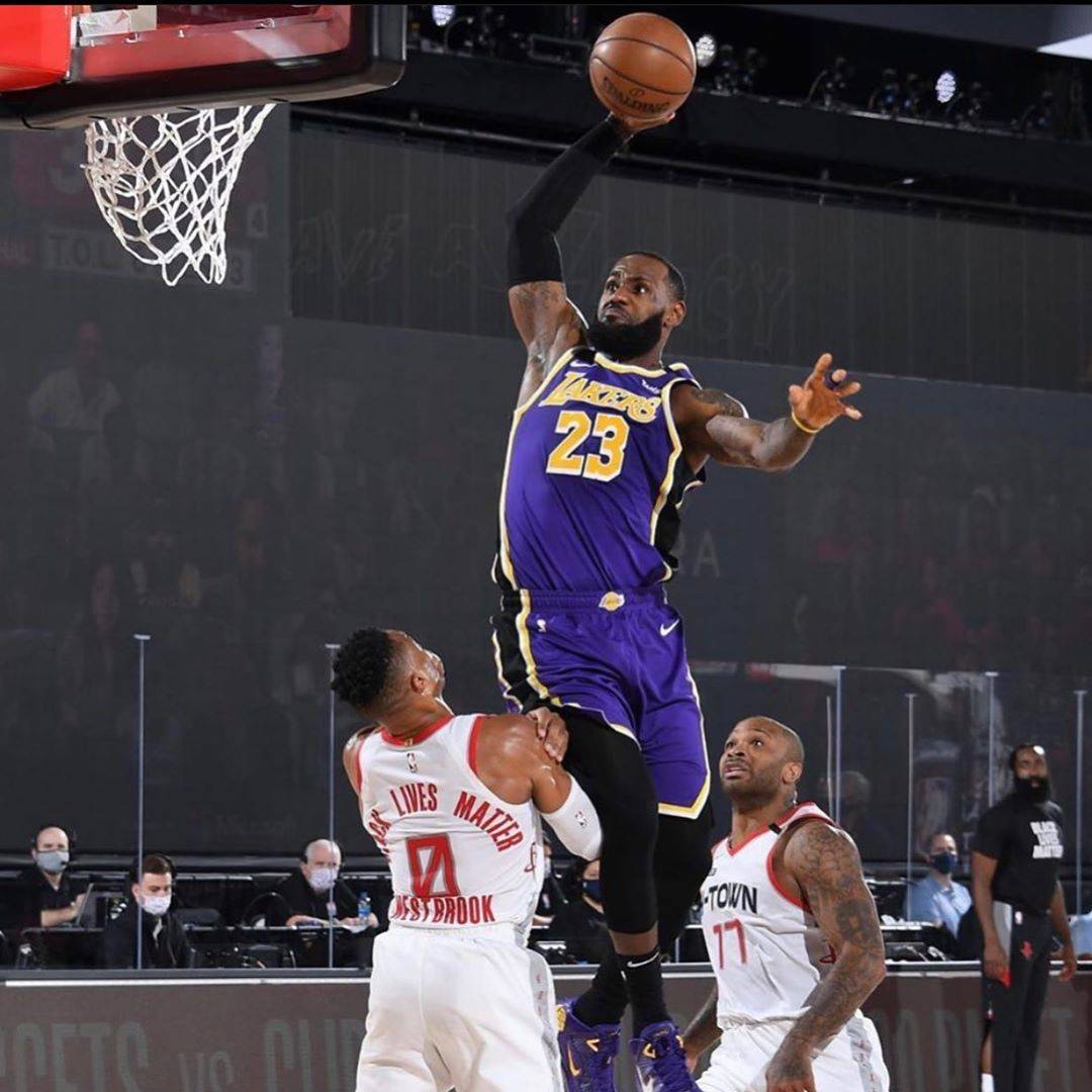 媒体人：庞峥麟最吸引人的是球商 被盯防仍展示出鲜明的比赛内容（媒体评庞峥麟：球商出众，严防之下仍打出鲜明表现）