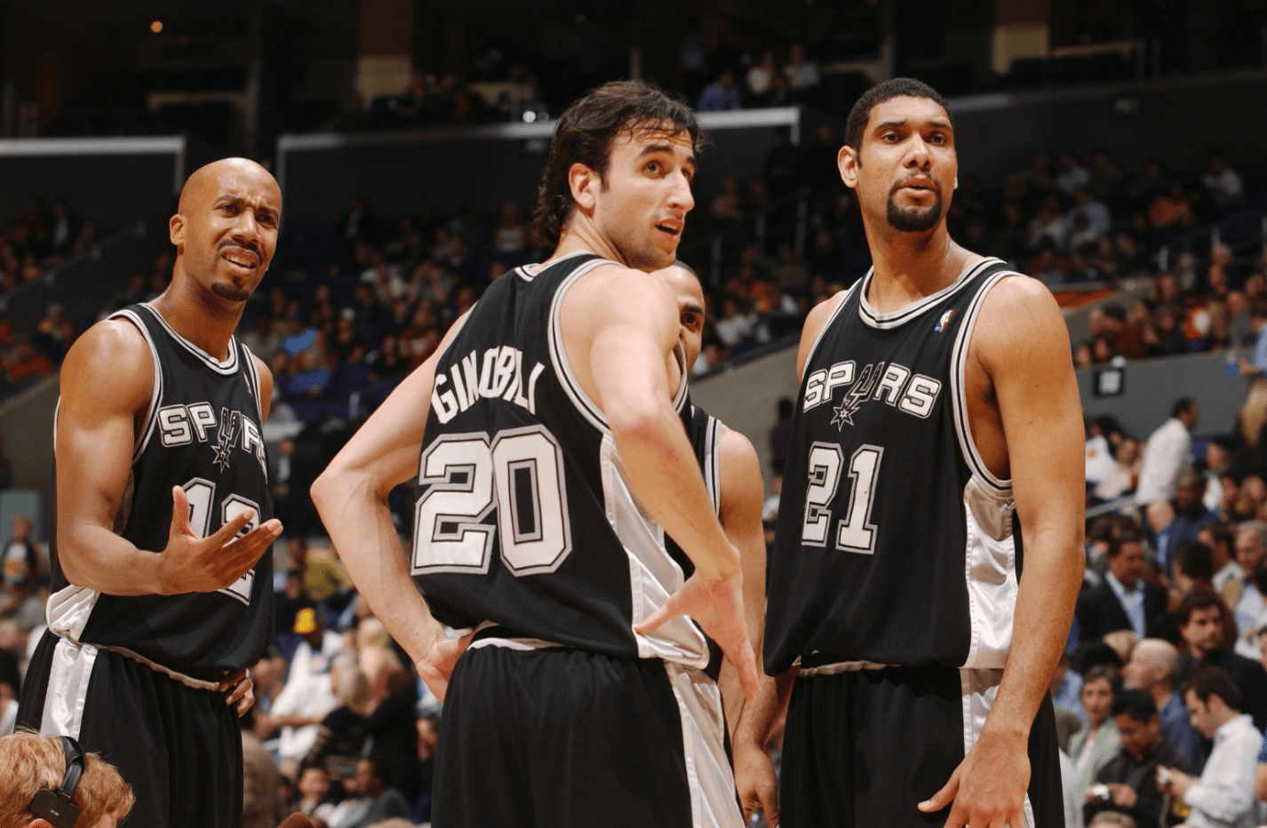 TA：皇马寻求引进后卫和中场；他们愿听取对罗德里戈的报价（TA：皇马寻觅后卫和中场补强，愿听取罗德里戈报价）