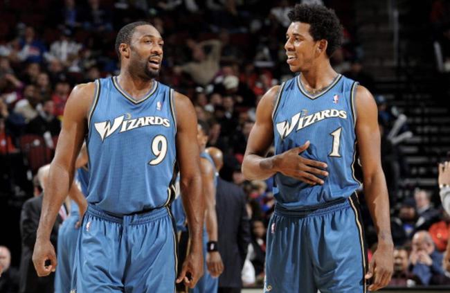 湖人战爵士伤病报告：里夫斯&艾顿缺阵，马尔卡宁出战成疑（湖人vs爵士伤情更新：里夫斯与艾顿因伤缺席，马尔卡宁出战成疑）