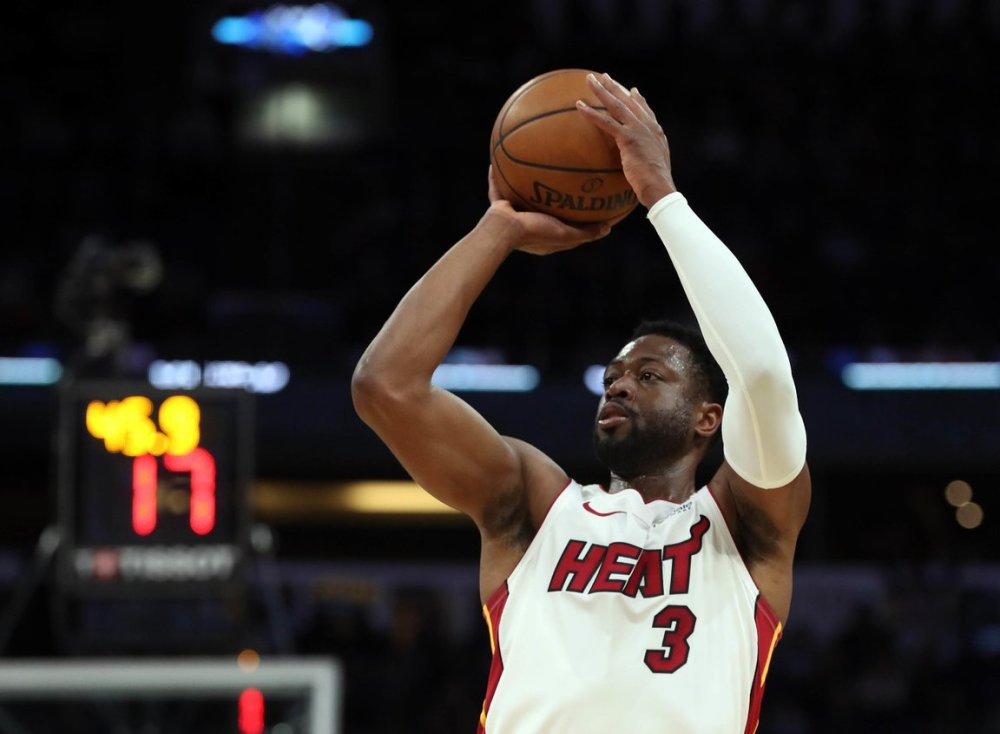 淘汰出局！总经理场边指挥引众怒 卖赵睿换场馆运营拉胯？（惨遭淘汰！总经理临场指挥惹争议，卖赵睿与换馆运营被质疑失策）