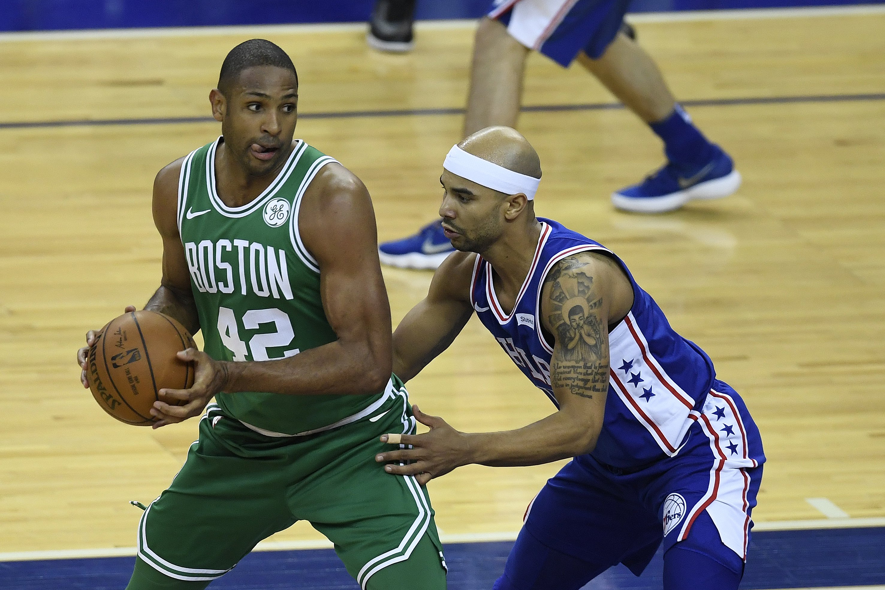 湖人遭遇连续败局：7连败的阴影笼罩（湖人陷入连败困局：七连败阴霾笼罩）