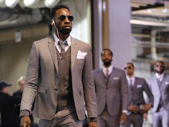 NBA战报：小瓦格纳伤退&布伦森30分，尼克斯106-100魔术（尼克斯106-100险胜魔术：布伦森砍30分，小瓦格纳因伤退赛）