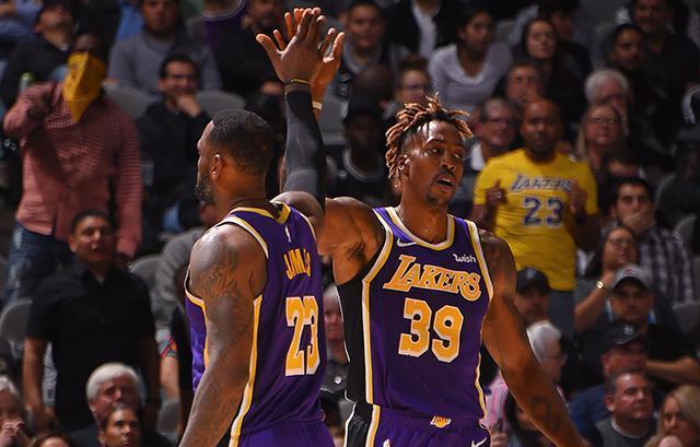 德里克·怀特：球场上的天生赢家，赢球路上的坚定战士（德里克·怀特：球场天生胜者，胜利之路的坚毅斗士）